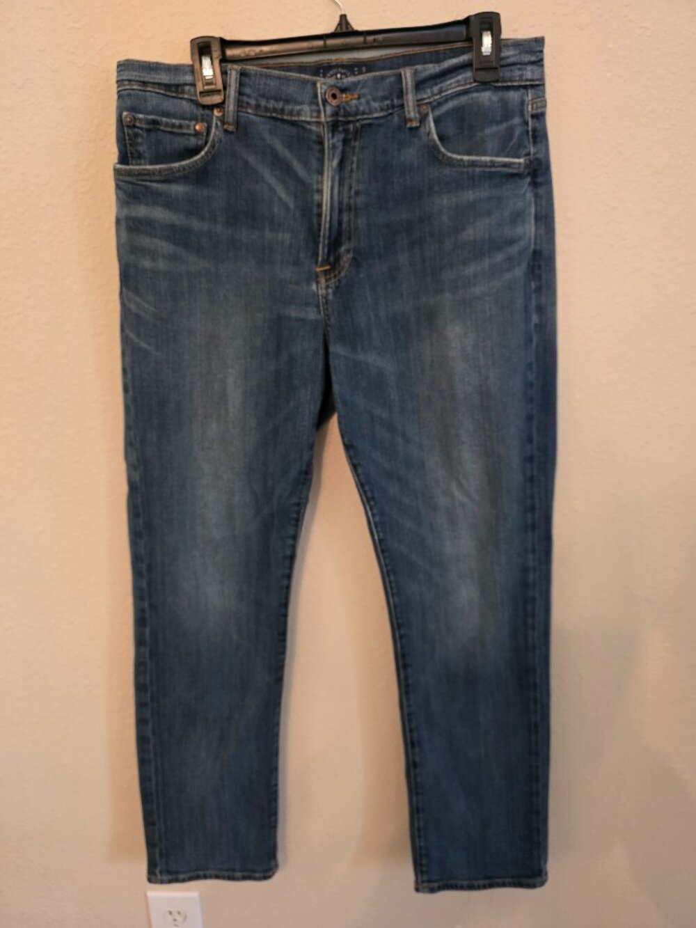 Lucky Brand Men's 410 Athletic Fit Denim Jeans, Size 33" x 30"
